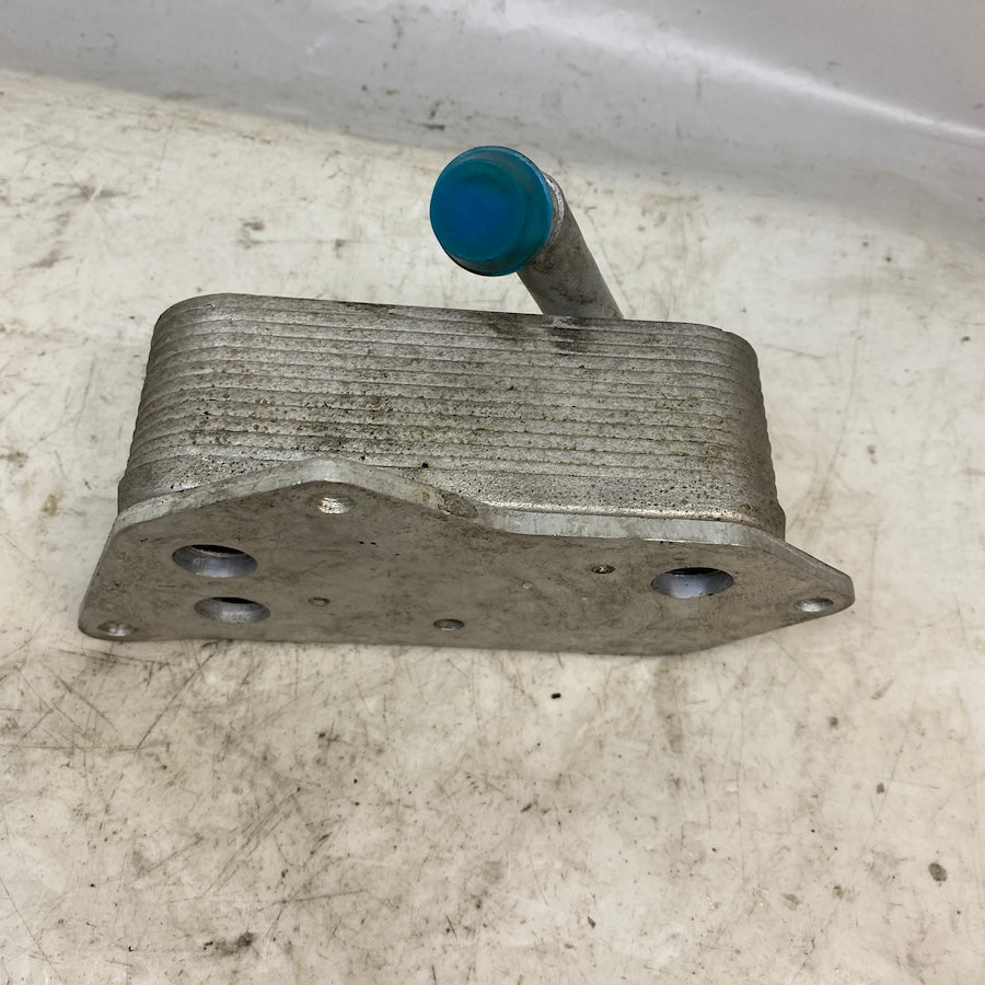 BMW E81/E87/E82/E88/N52/B30 Yağ Soğutucu Radyatör 8MO-376714-804