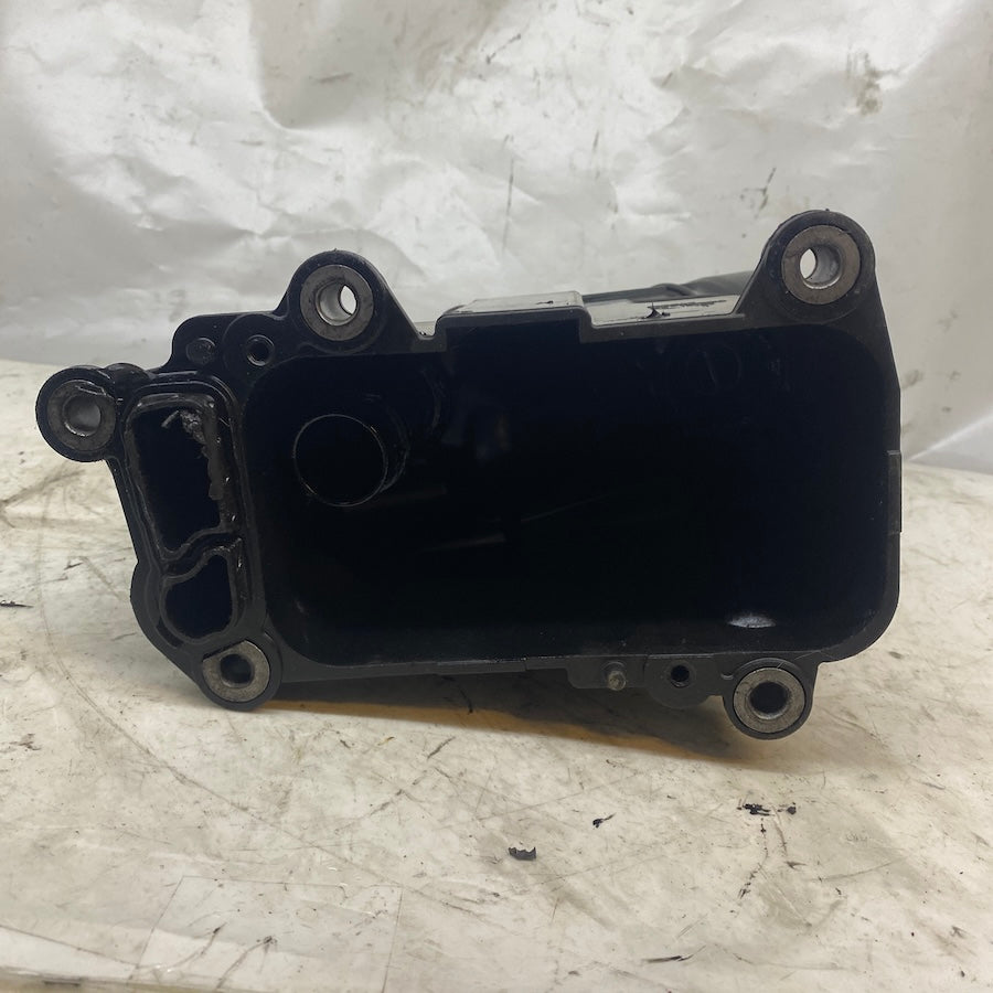 BMW E87 N47 Motor Yağ Filtre Kütüğü 11427807799