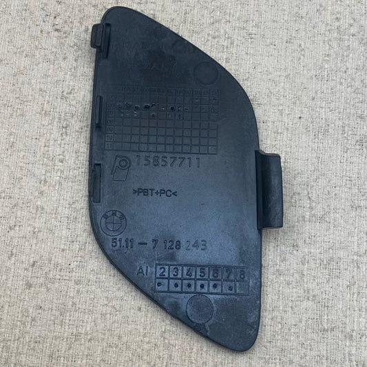 BMW E92 E93 Ön Tampon Çeki Demir Kapağı 51117128243