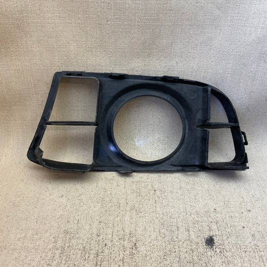 BMW F10 LCI Sis Far Çerçevesi Sağ 51-053002