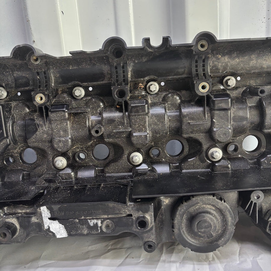BMW F10 N47 Motor Külbütör Kapağı 1112 857082801 2011-2017 Orijinal ÇıkmaBMW F10 N47 Motor Külbütör Kapağı 1112 857082801 2011-2017 Orijinal Çıkma