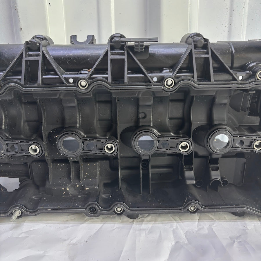 BMW F10 N47 Motor Külbütör Kapağı 1112 857082801 2011-2017 Orijinal ÇıkmaBMW F10 N47 Motor Külbütör Kapağı 1112 857082801 2011-2017 Orijinal Çıkma