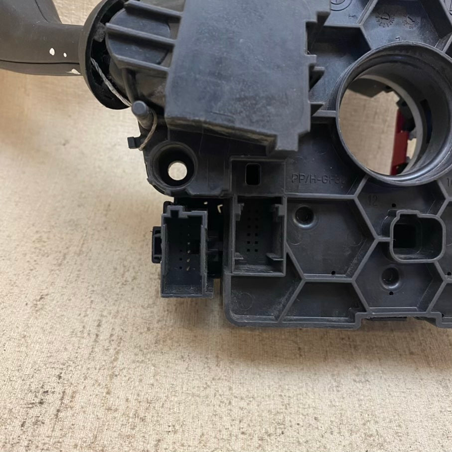 BMW F22 F23 F30 F31 F32 F33 F34 F36 Sinyal ve Silecek Kolu