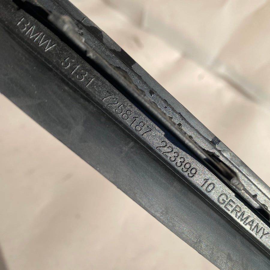 BMW F30 F31 F80 Ön Cam Kenar Çıtası 5131 7258187