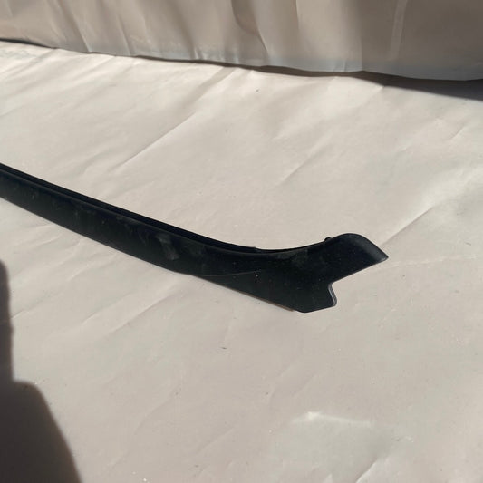 BMW F30 Ön Sağ Cam Çıtası 51317258188