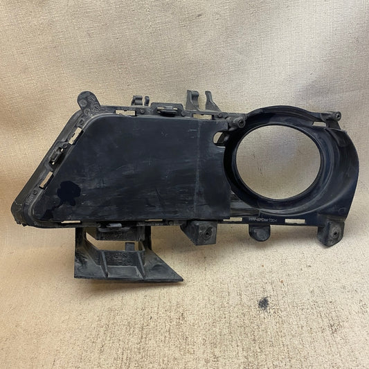 BMW F30/F31 Sis Far Çerçevesi 18648510