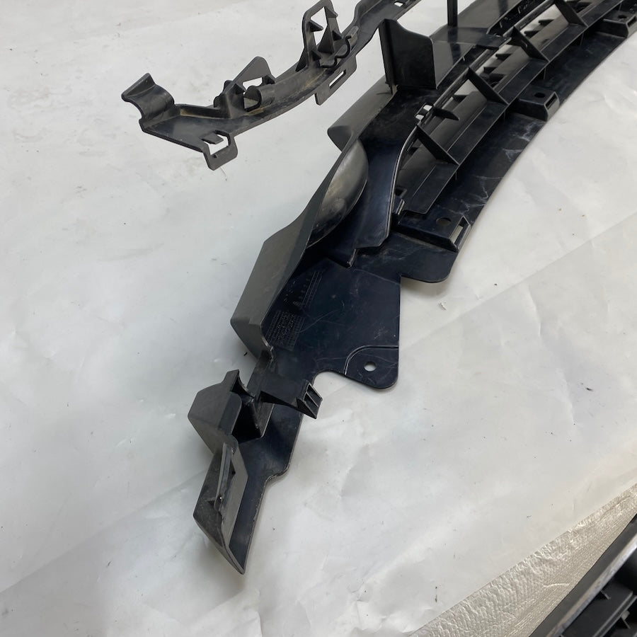 BMW F32 4 Ön Tampon Orta Izgara 51117284888