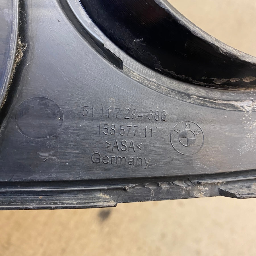 BMW F32/F33/F36 Sis Far Çerçevesi Sağ 51117294686