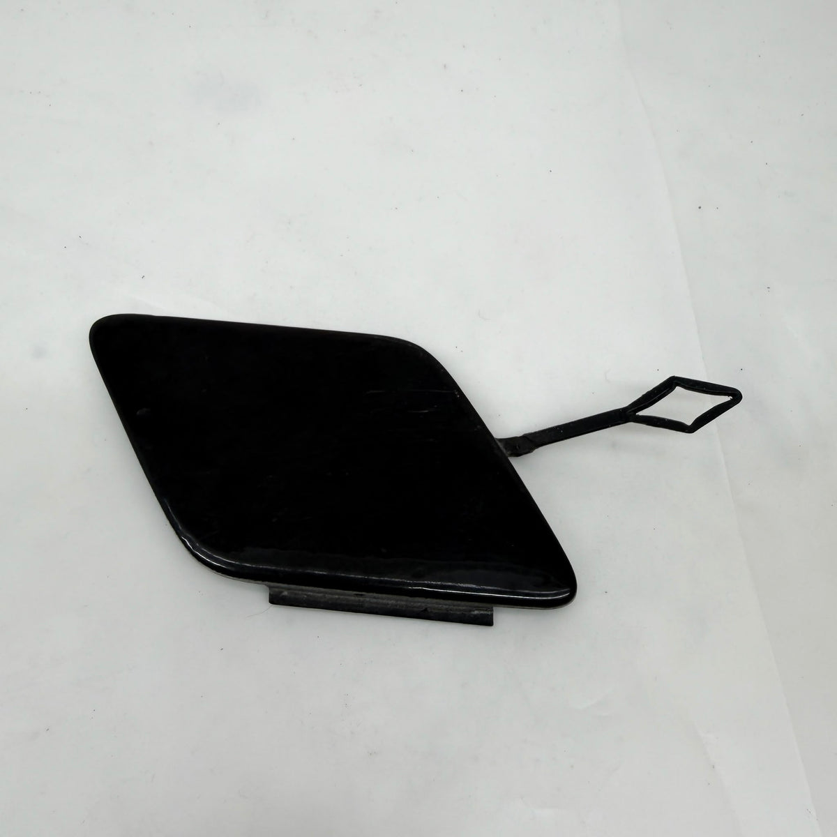BMW G30 G31 Ön Tampon Çeki Kapağı 51117385256 En Uygun Oto Parça