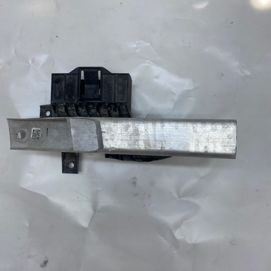 BMW M3 G80 / M4682 Tampon Demir Ayağı Alt Sol 8071605-03