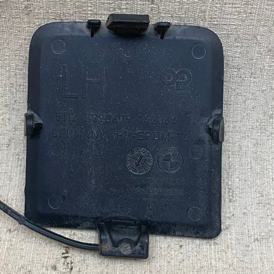 BMW X1 E84 Arka Tampon Çeki Demir Kapağı Sol 51122990609