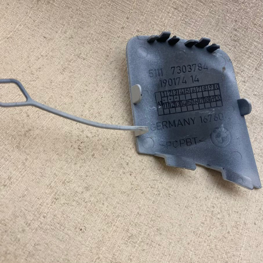 BMW X1 E84 Ön Tampon Çeki Demir Kapağı 51117303784