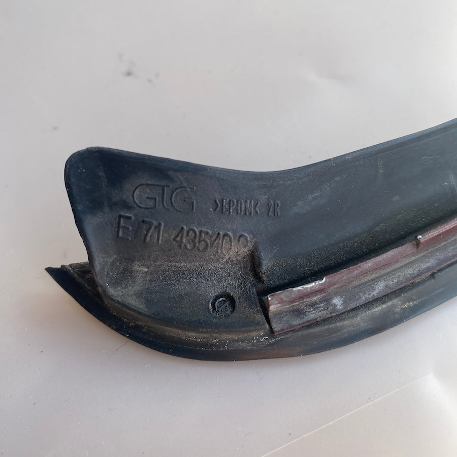 BMW X5 E70 Ön Sağ Cam Çıtası E71435402