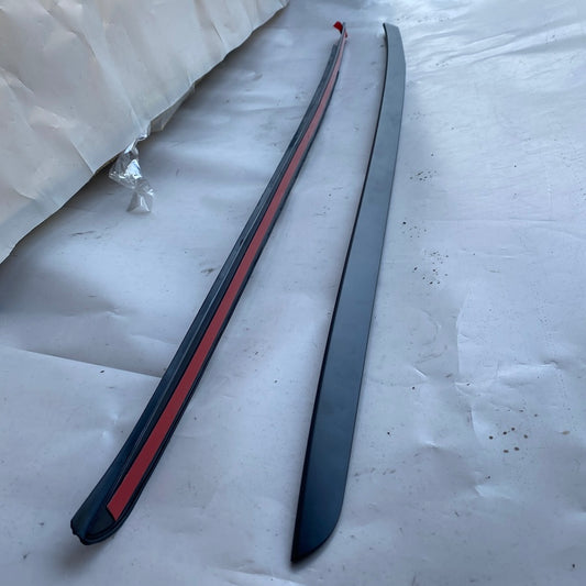 BMW X5 F15 Ön Sağ Cam Çıtası 7292406