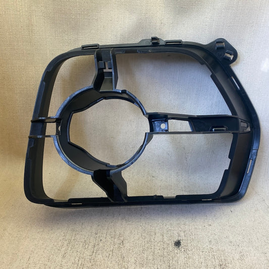 BMW X6 E70/E71 Sis Far Çerçevesi 51117181010