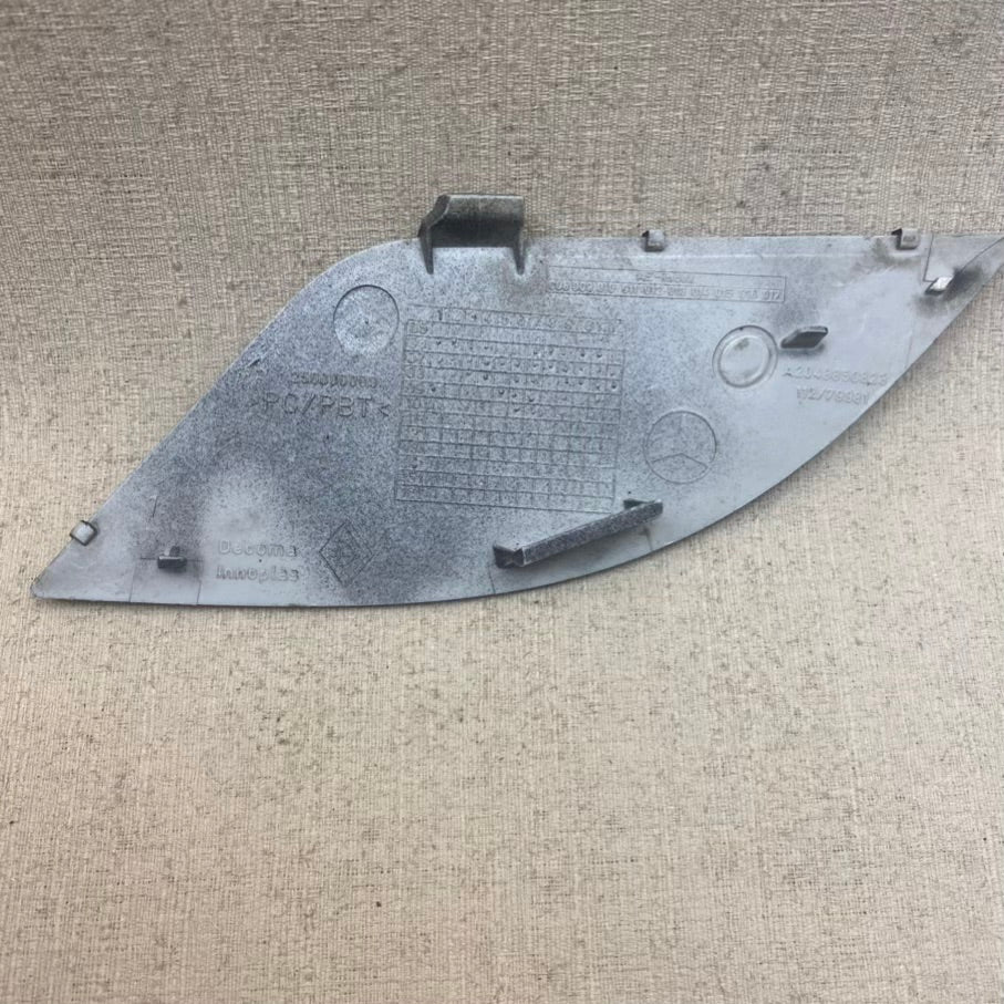 Mercedes-Benz C300 Arka Tampon Çeki Demir Kapağı A2048850823