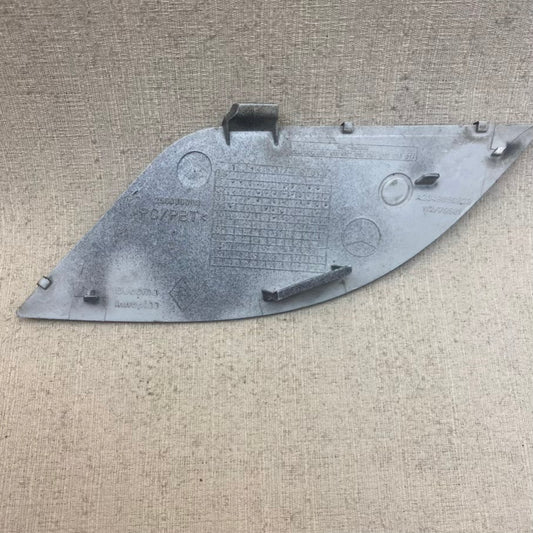 Mercedes-Benz C300 Arka Tampon Çeki Demir Kapağı A2048850823