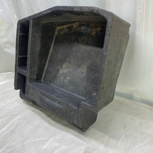 05030175 kodlu Chrysler 300C stepne köpüğü – orijinal çıkma bagaj içi düzenleyici.