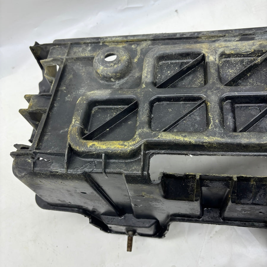 Chrysler 300C Akü Alt Tablası 05112061 - En Uygun Oto Parça