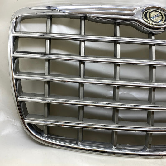 Chrysler 300C Ön Panjur 04805928 05-10 Orijinal Logolu