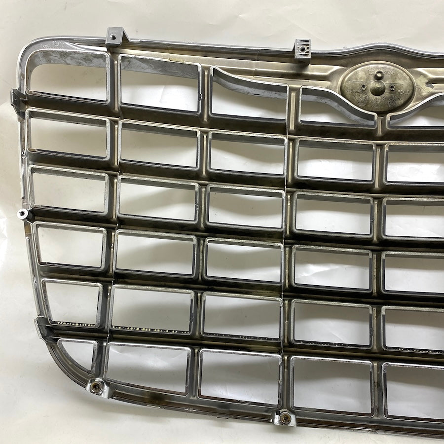 Chrysler 300C Ön Panjur 04805928 05-10 Orijinal Logolu