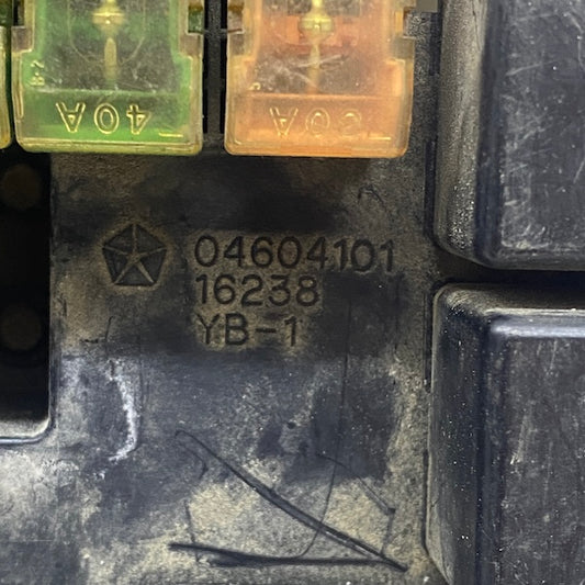 Chrysler Vision Concorde 3.5 LT Sigorta Kutusu 04604101 1997 Orijinal Çıkma