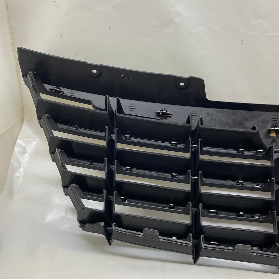 Chrysler Voyager Ön Panjur 04857804 AB