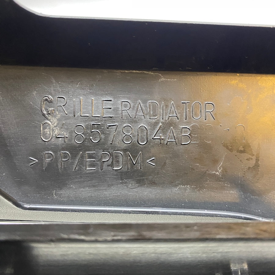 Chrysler Voyager Ön Panjur 04857804 AB