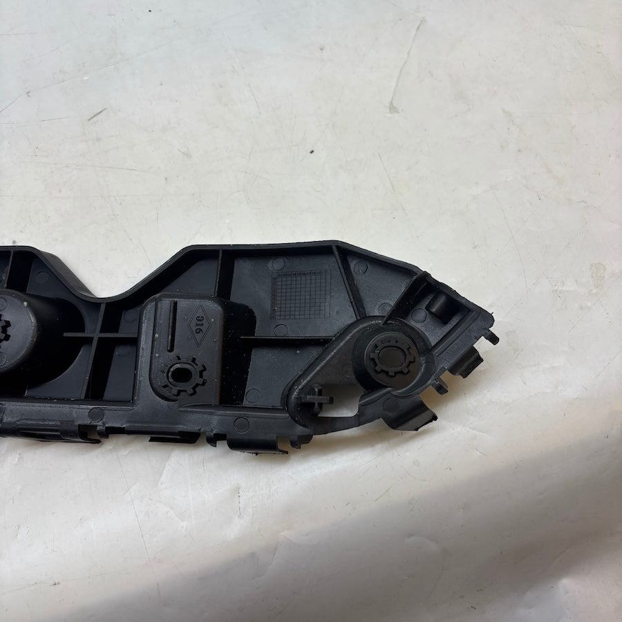 Dacia Duster Sol Ön Çamurluk Ağız Braketi 622230010R