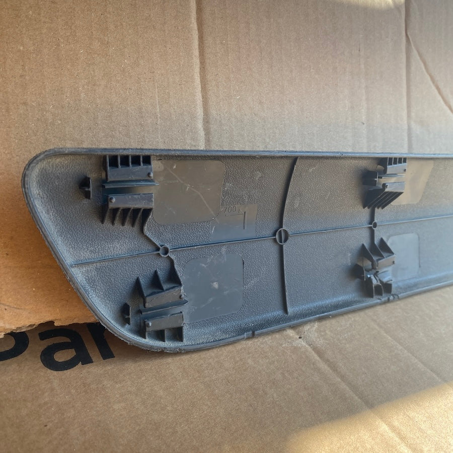 Dacia Logan Arka Sol Kapı Çıtası 8200476578