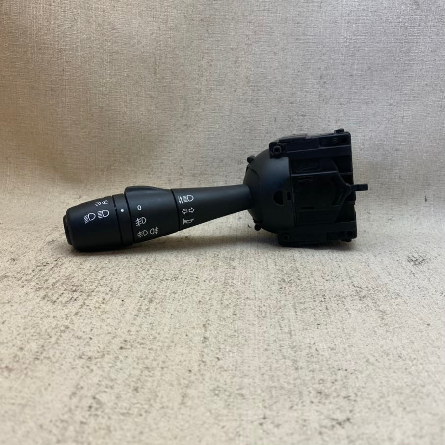 Duster Sandero 2 Dacia Valeo Sinyal Kolu E1109558