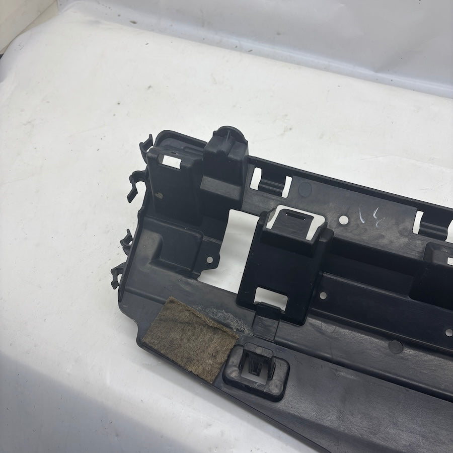 F30 / F31 Arka Tampon Orta Braket 15857711