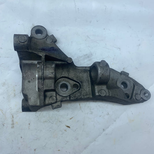 Ford Fiesta 1.4 TDCI Alternatör Bağlantı Braketi