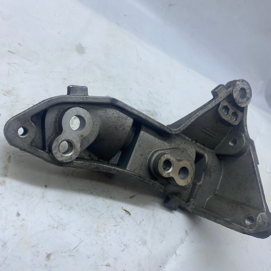 Ford Fiesta 1.4 TDCI Alternatör Bağlantı Braketi