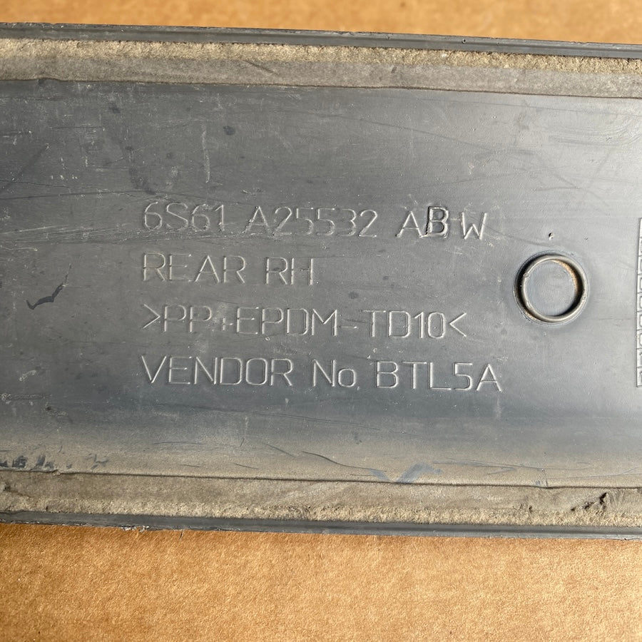 FORD Fiesta Arka Kapı Çıtası 6S61 A25533