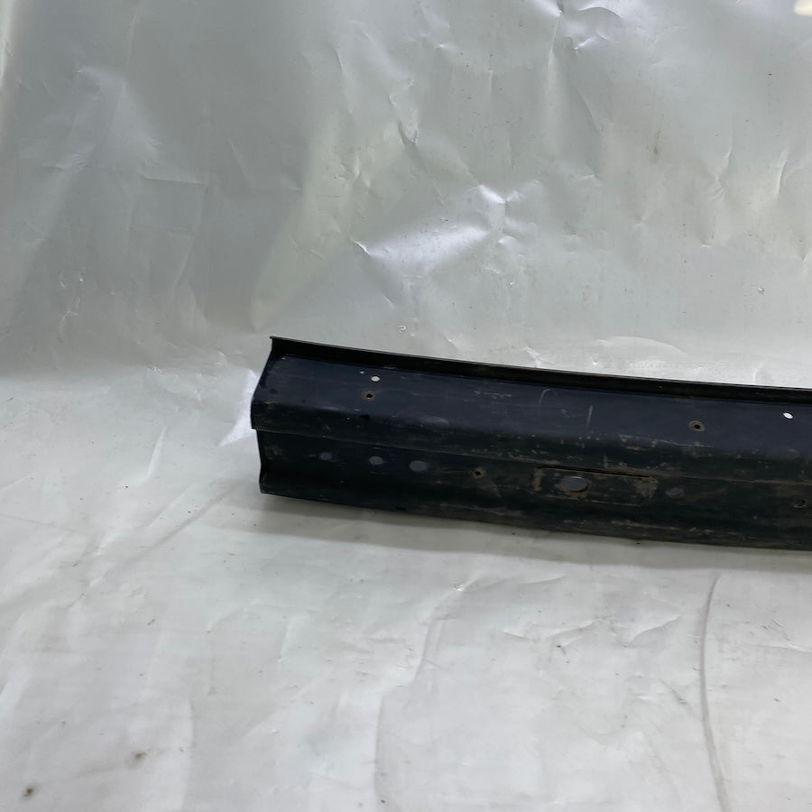 Ranger ön tampon demiri – çıkma OEM gövde altı bağlantı elemanı.