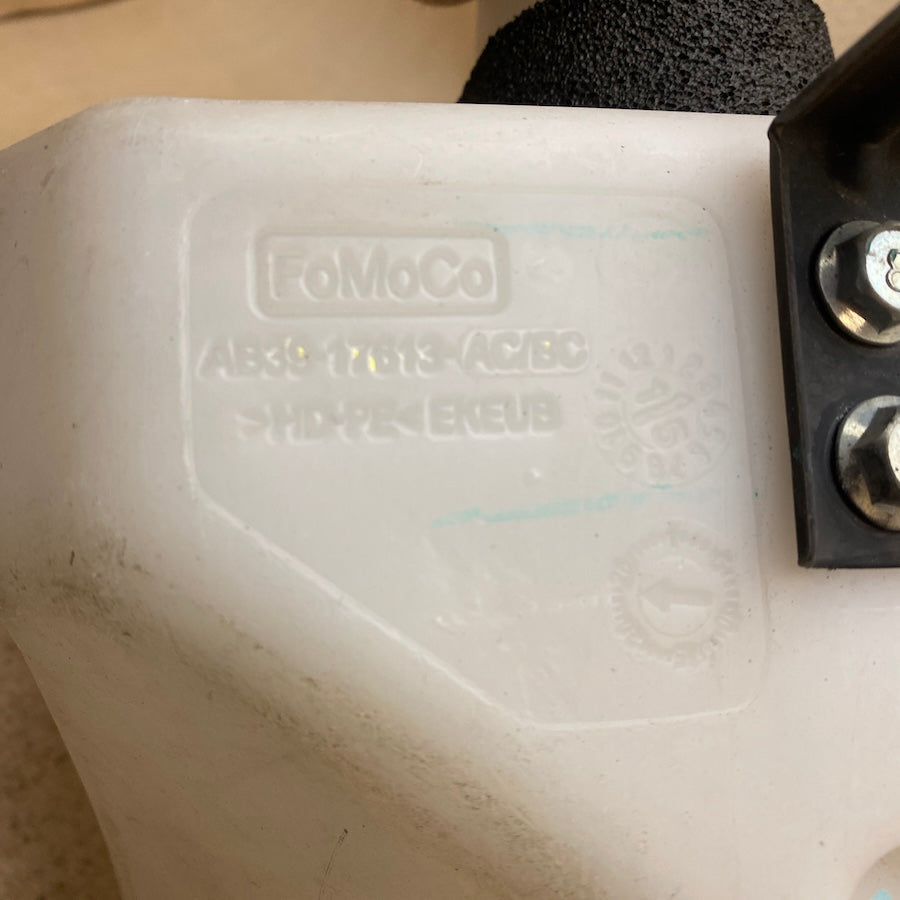 FORD Ranger Silecek Su Deposu AB39-17613