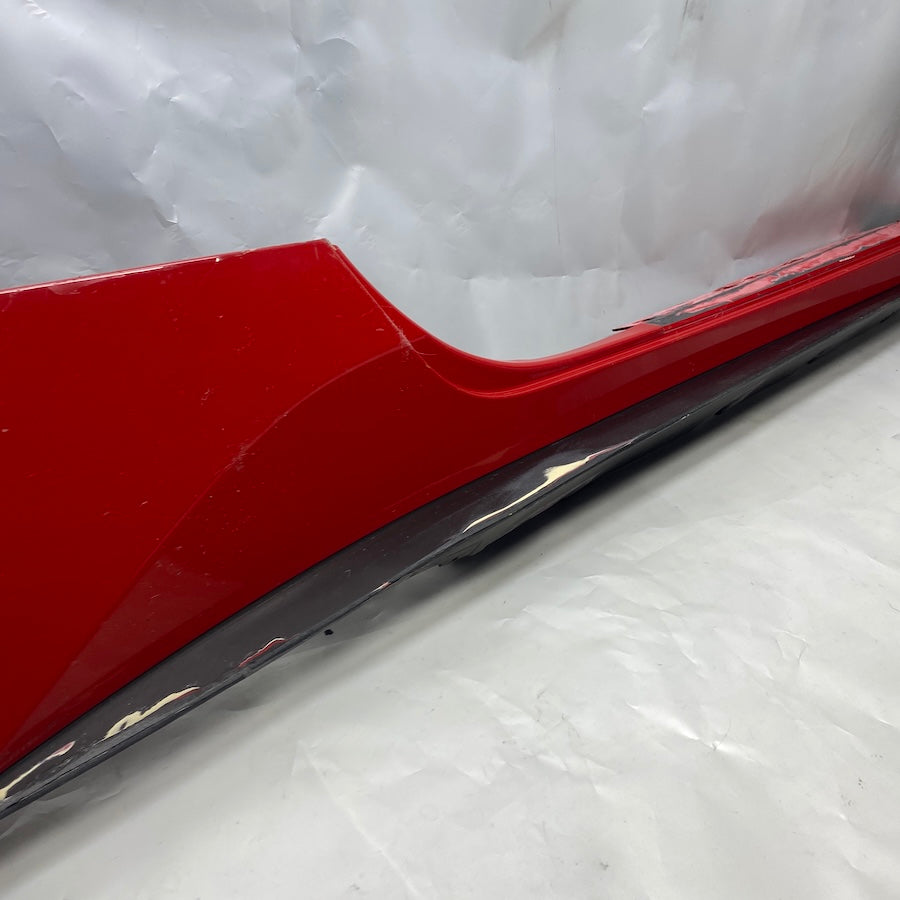 Ferrari 458 Italia/Spider Sağ Marşpiyel Kaplaması 81361500 Orijinal Çıkma (2009–2015)