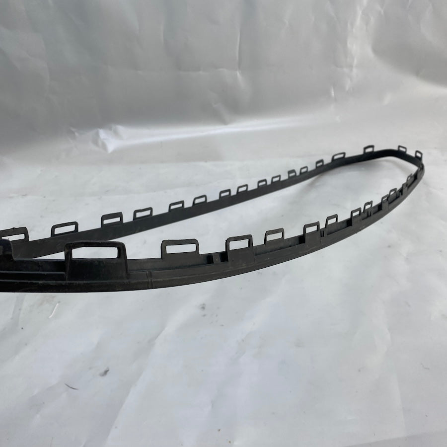 Ford Courier Ön Panjur Çıtası Siyah JT76-17F816-AB