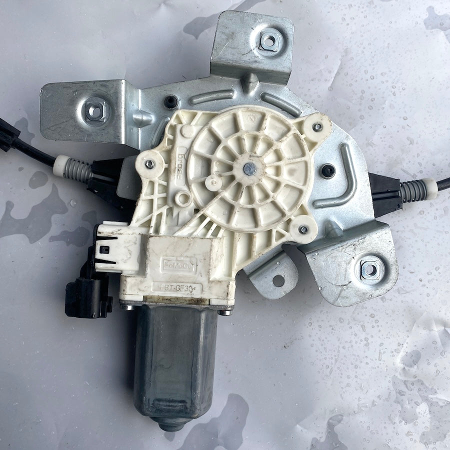 Ford Courier Ön Sağ Cam Krikosu Motorlu ET76 A23200 CD