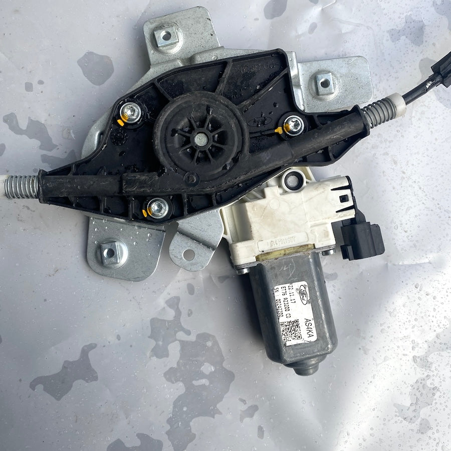 Ford Courier Ön Sağ Cam Krikosu Motorlu ET76 A23200 CD