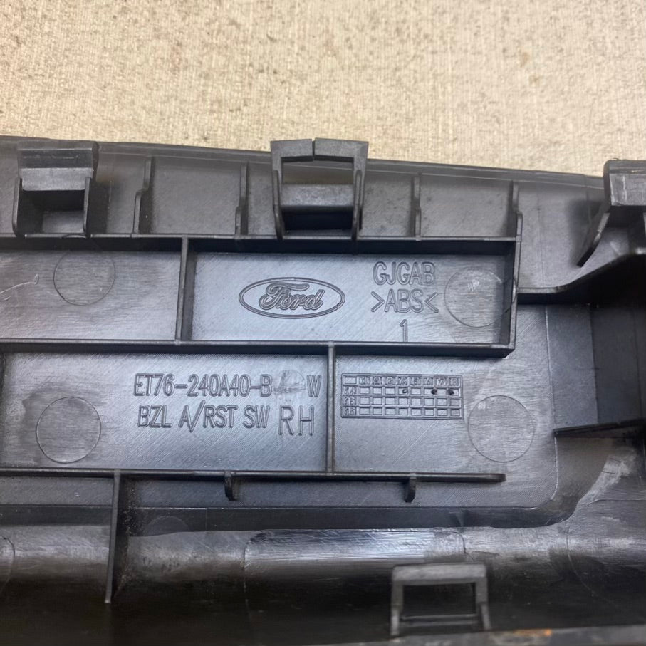 Ford Courier Sağ Cam Düğmesi ve Çerçeve ET76-240A40-B