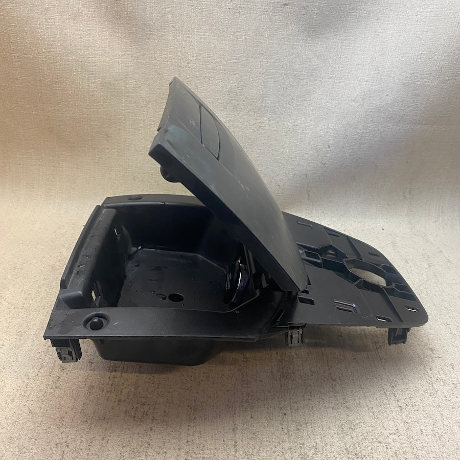 Ford Courier Üst Torpido Yuvası ET76-R04694
