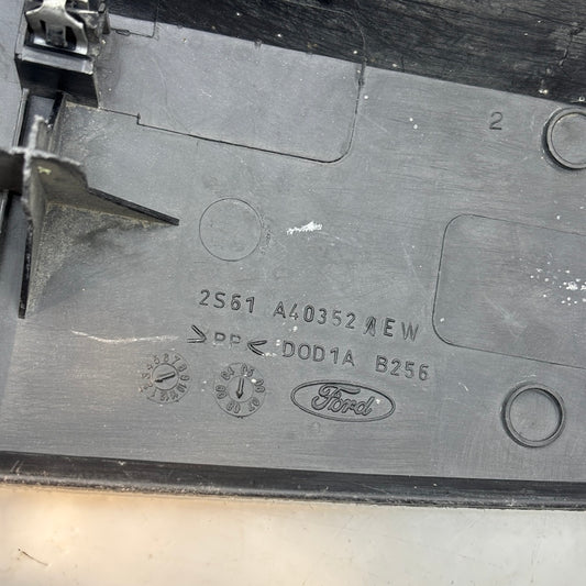 Ford Fiesta Arka Panel Üst Kaplama 2561A40352-A