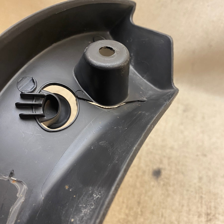 Ford Fiesta Bagaj Panzilot Tutucu Kapağı 8A61-B42907-A