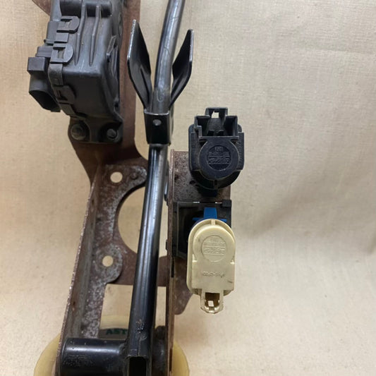 Ford Fiesta Gaz Pedalı / Fren Pedalı ve Braketi 4M51 2467 BN