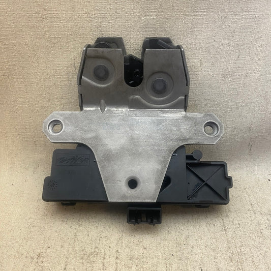 Ford Focus Bagaj Kapağı Kilidi 01041111905