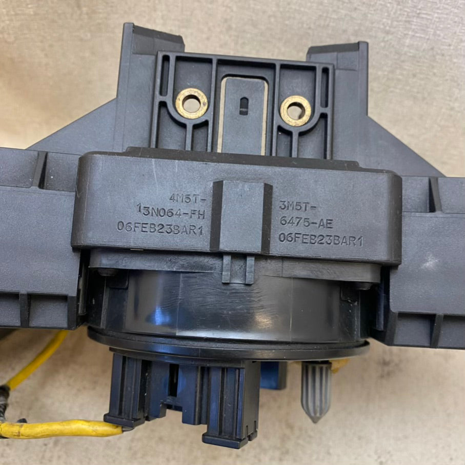 Ford Focus C-MAX Direksiyon sinyal ve Silecek Kolu 3M5T-6475-AE