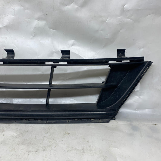 Ford Focus Ön Tampon Orta Izgara NX7B17K945 Orijinal Çıkma En Uygun Oto Parça