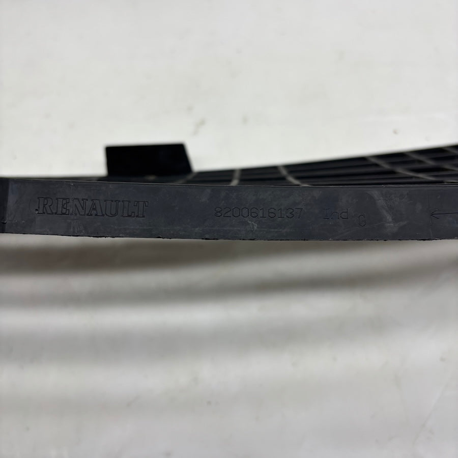 Ford Kango 3 Ön Tampon Izgarası 8200616137 En Uygun Oto Parça